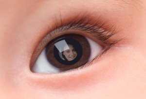 getty_rm_photo_of_mother_reflected_in_babys_eye