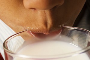 photolibrary_rm_photo_of_child_drinking_milk
