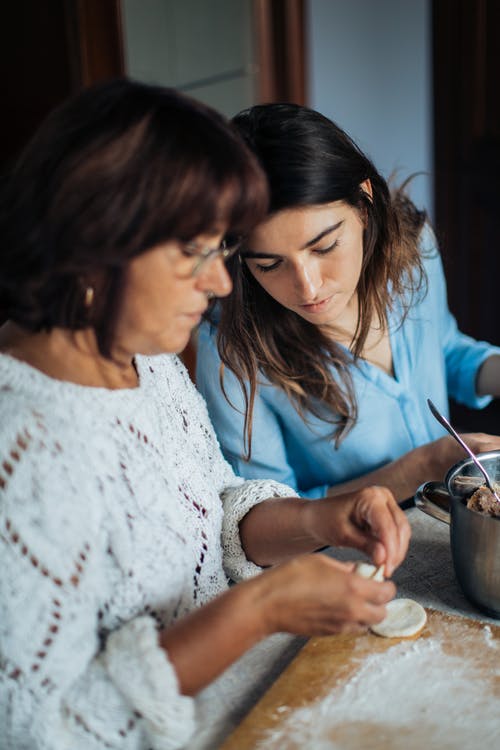 التعامل مع إبنتك المراهقة : 10 أشياء لابد من القيام بها