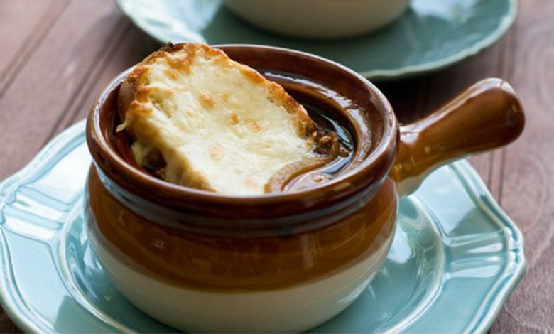 أشهر وصفتان لعمل الحساء الفرنسي جربيهما بمطبخك!