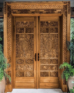 أشهر تصميمات الأبواب الخشبية
