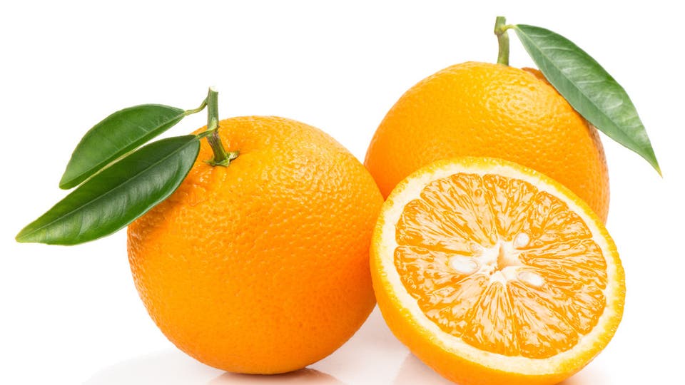 البرتقال واحد من عدة أطعمة غنية بالكالسيوم
