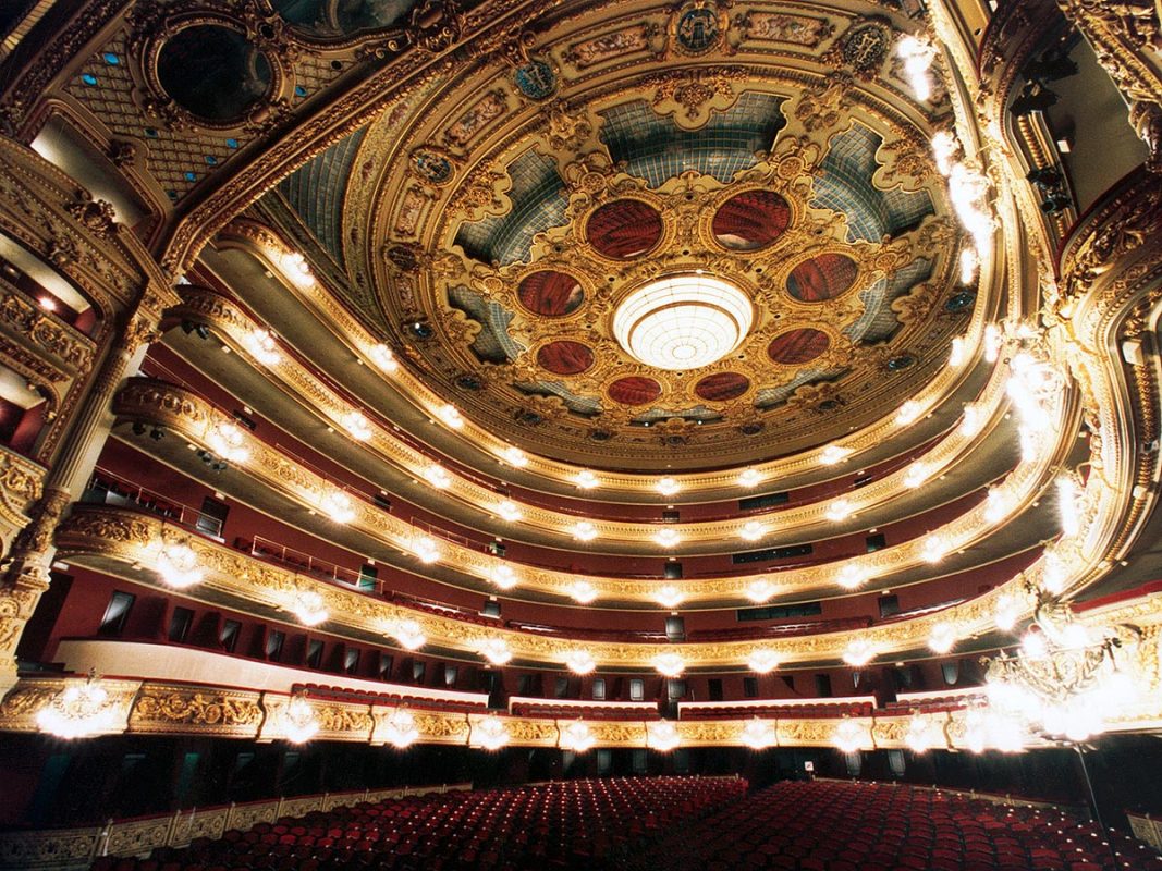 المسرح الكبير ديل ليسيو من أحسن الأماكن السياحية في برشلونة