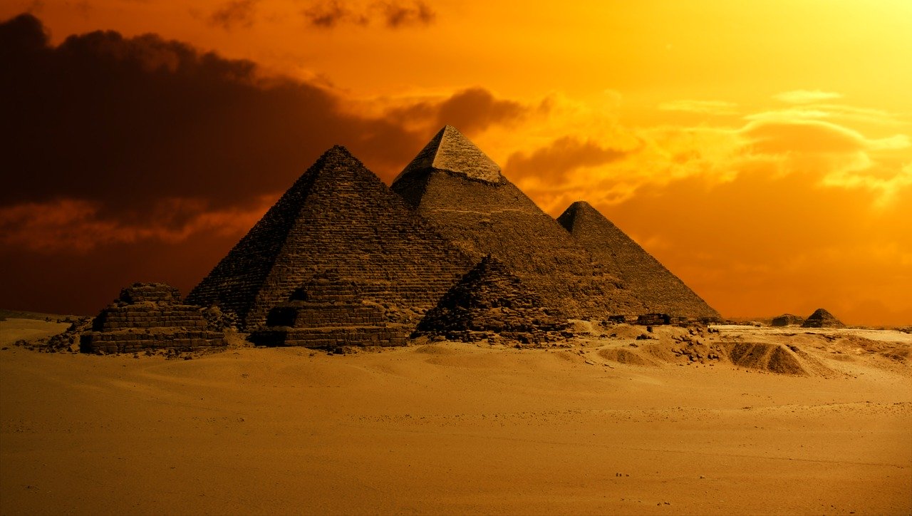 أهرامات الجيزة من أفضل الأماكن السياحية في مصر