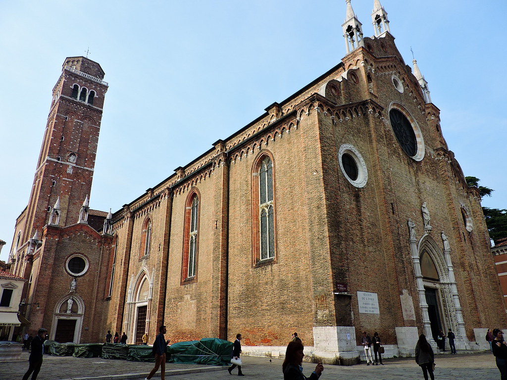كنيسة بازيليك الفراري من أشهر كنائس البندقية إيطاليا