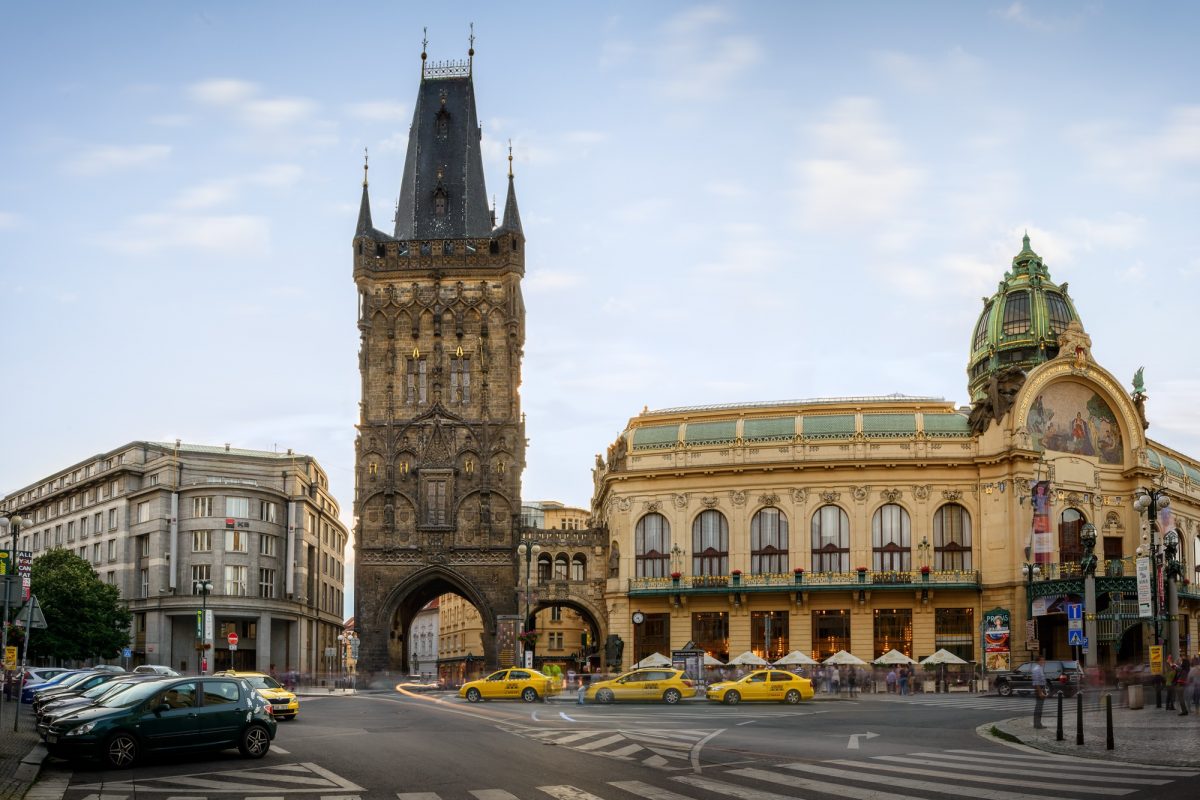 المناطق السياحية في براغ :. برج المسحوق براغ 