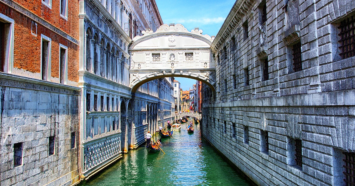 جسر التنهدات من أحسن الأماكن السياحية في البندقية إيطاليا