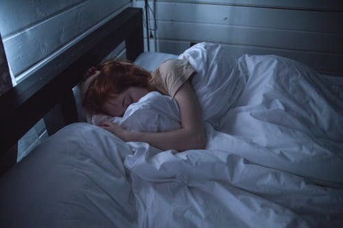 حدوث إضطرابات و مشاكل واضحة في النوم