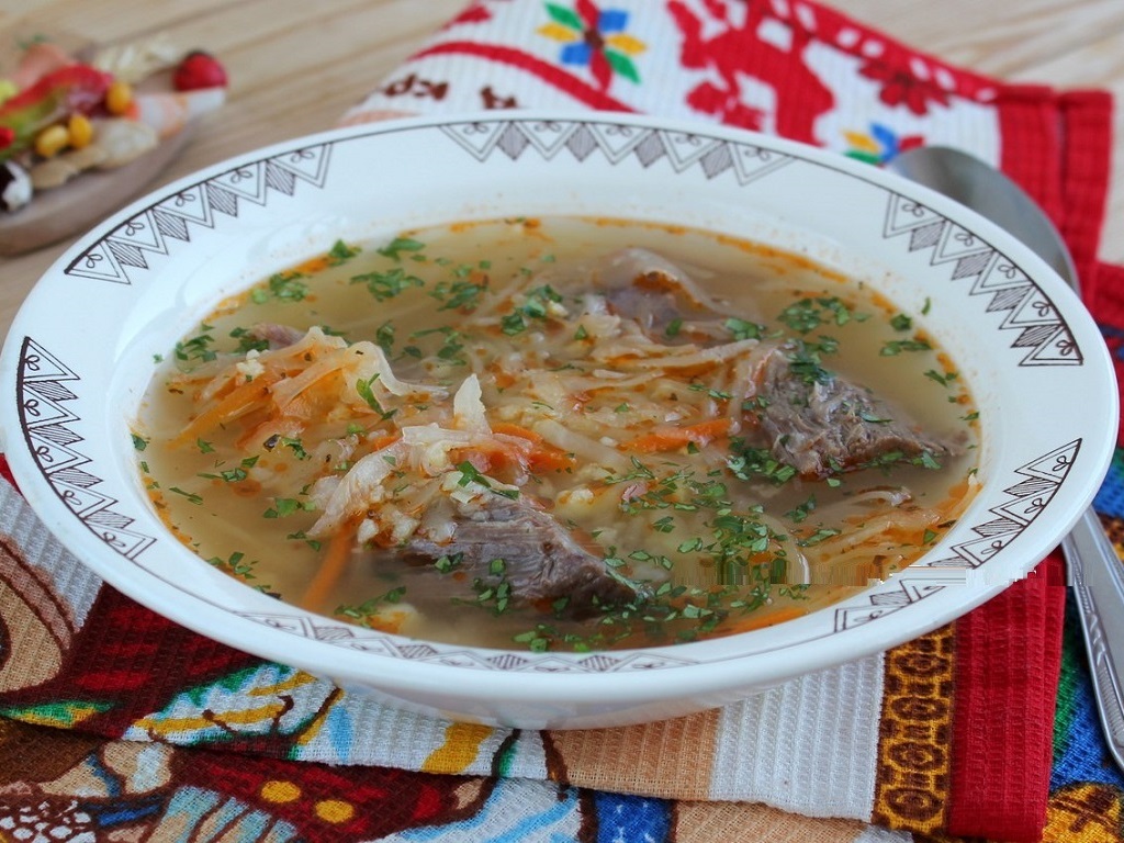 حساء الكرنب الأوكرانية