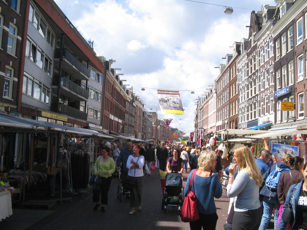 سوق ألبرت كويب من أفضل المناطق السياحية في أمستردام هولندا