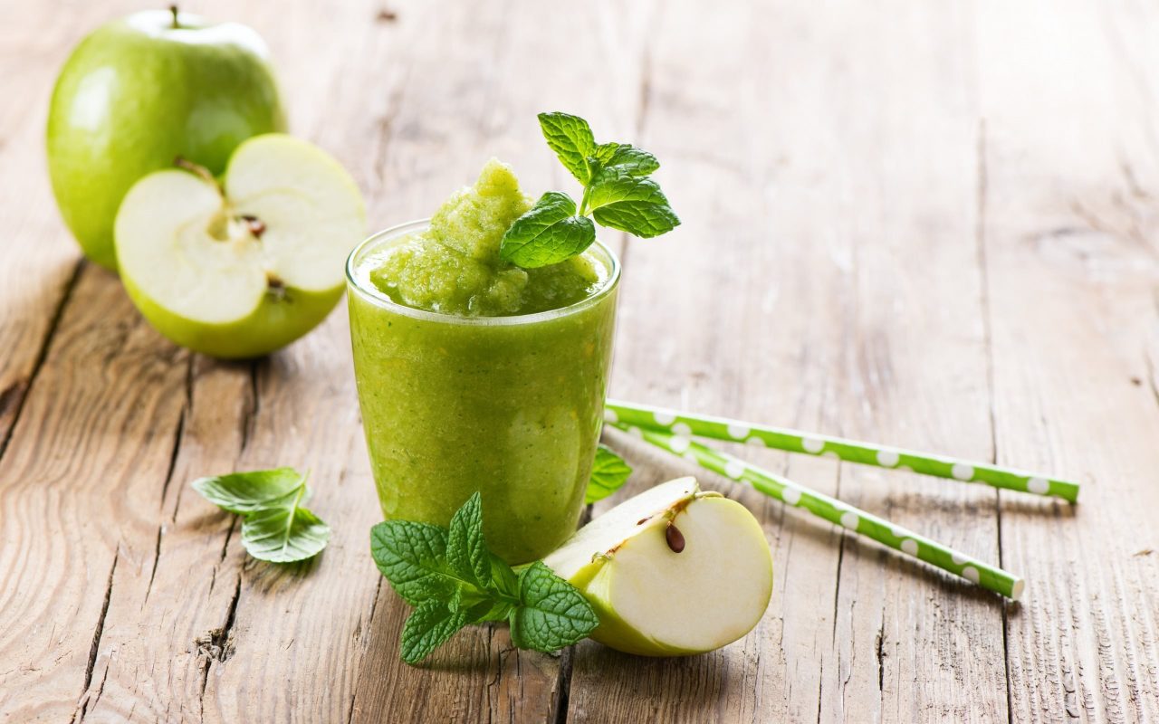 الوقاية من الإصابة بالإلتهابات من أهم فوائد التفاح الأخضر
