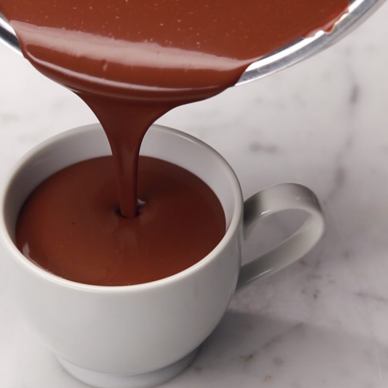 تحضير الشوكولاتة الساخنة على الطريقة الإيطالية