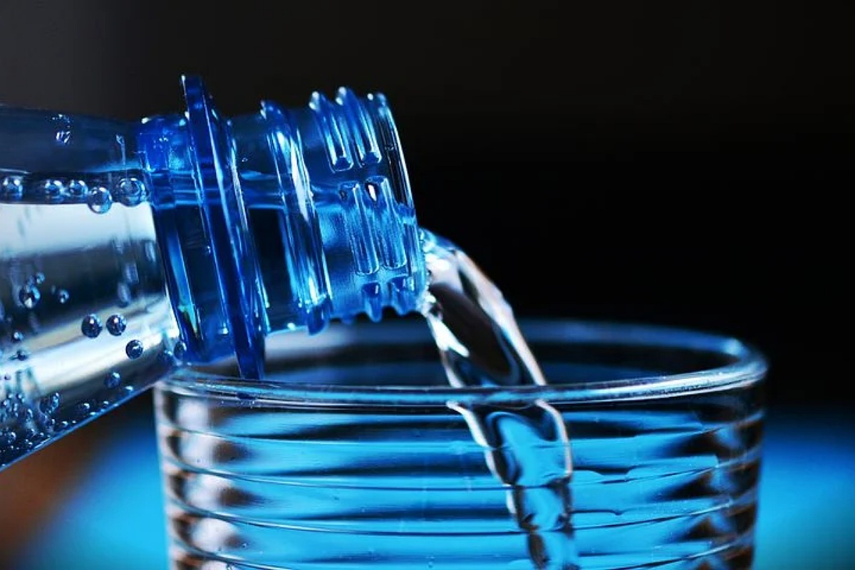 شرب الكثير من الماء لبشرة صحية