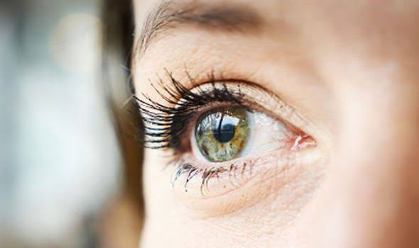 فوائد فاكهة المانجوستين :  تعزز صحة العين