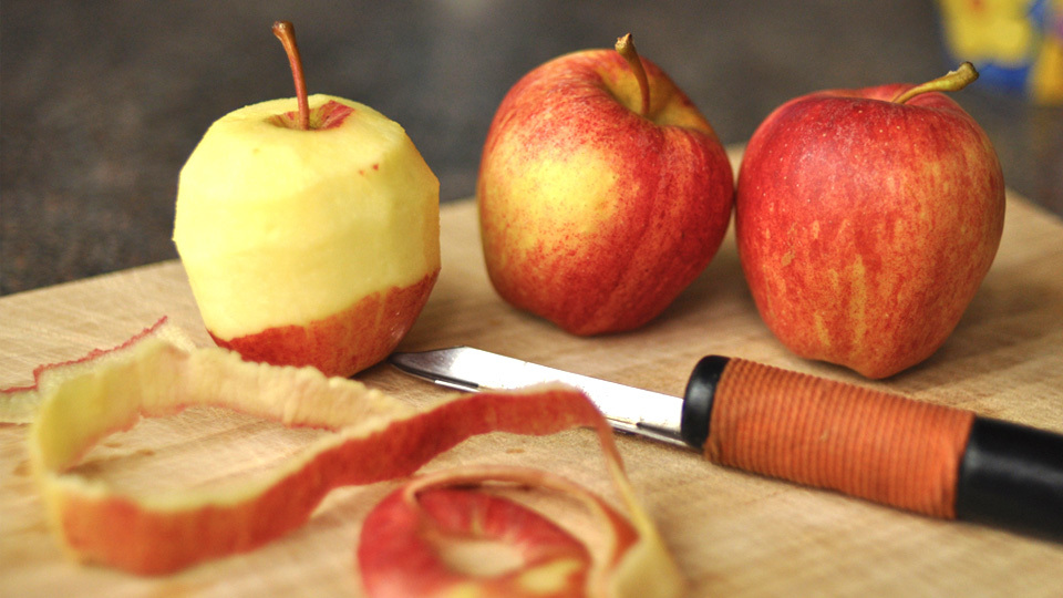 إعادة استخدام قشور الفواكه و الخضروات : قشر التفاح