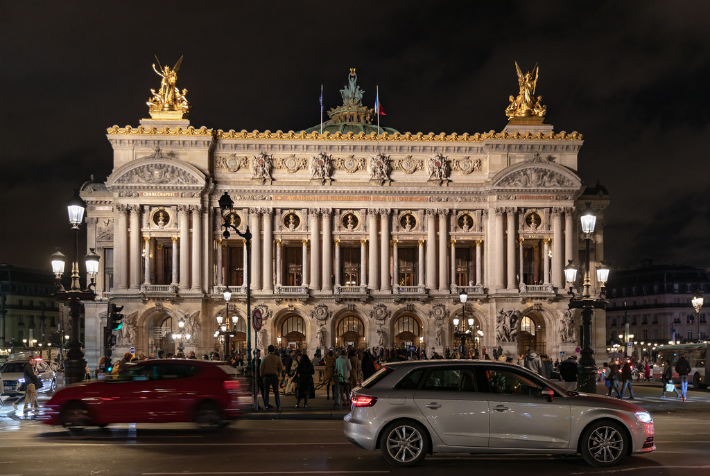 قصر غارنييه من أشهر الأماكن السياحية في باريس فرنسا