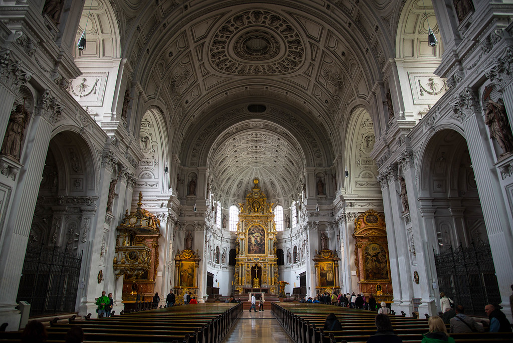 أفضل الأماكن السياحية في ميونخ : كنيسة القديس ميخائيل