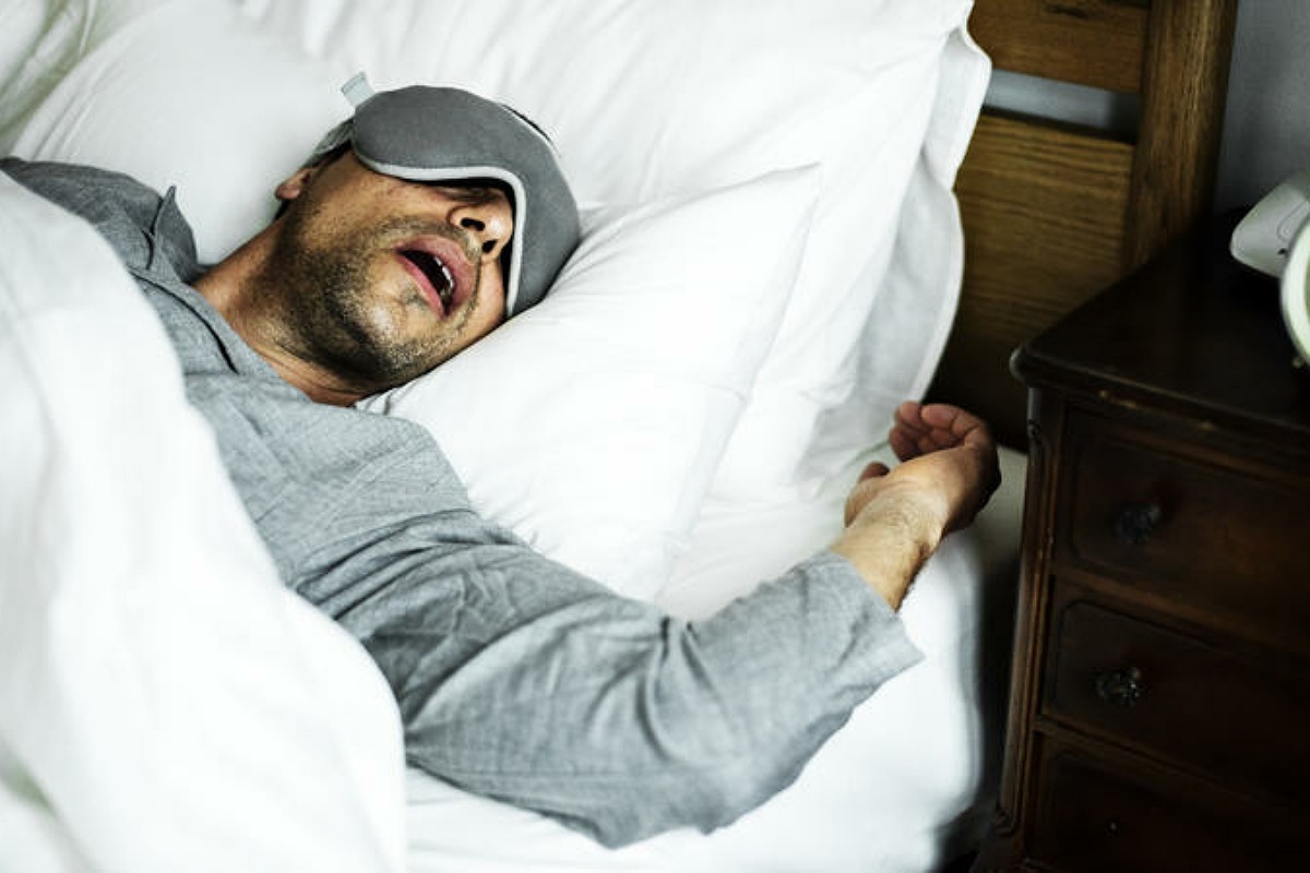 الأعراض العصبية للكورونا  : قد تشعر بنشاط غير عادي في الأحلام أثناء النوم