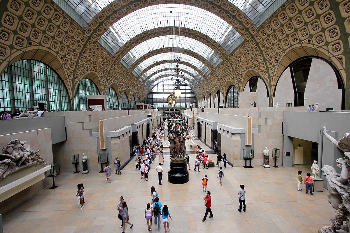 متحف أورساي من الأماكن السياحية في باريس فرنسا