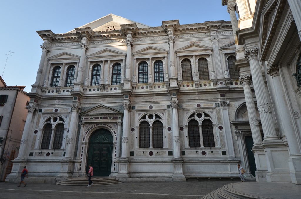 مدرسة سان روكومن أفضل الأماكن السياحية في البندقية إيطاليا