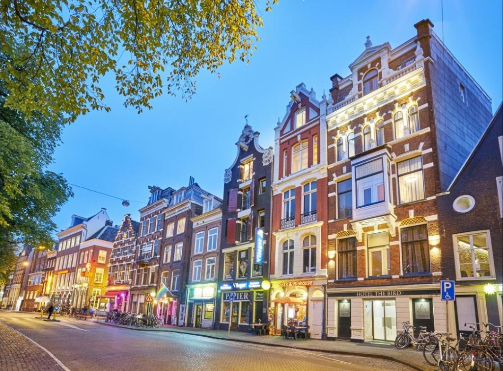 مونتورين من أحسن المناطق السياحية في أمستردام هولندا