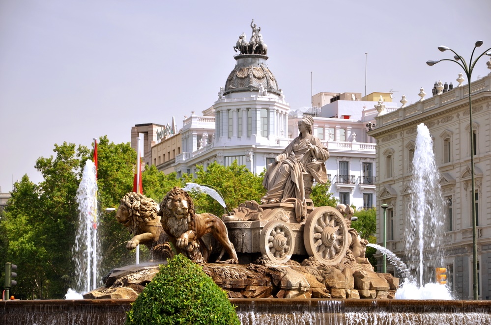 أبرز المعالم السياحية في مدريد : نافورة جران فيا و سيبيليس