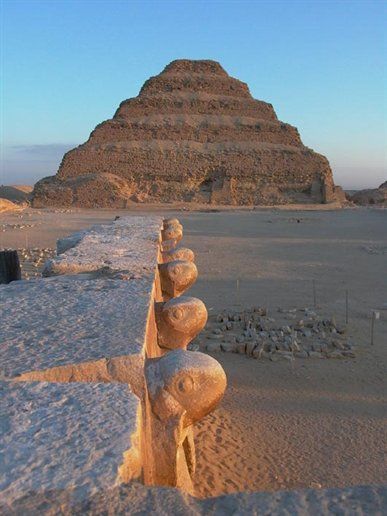 هرم سقارة من أفضل الأماكن السياحية في مصر